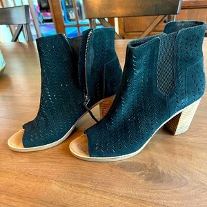 Women’s sz 10 Toms Majorca peep toe sandals